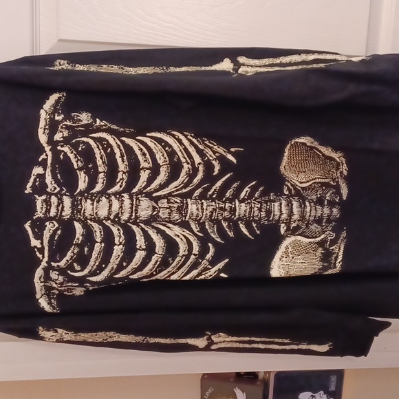 DOLLSKILL TRICKZ N TREATZ XXL BLACK LONG-SLEEVED RIB BY RIB GLOW T SHIRT - Picture 7 of 11